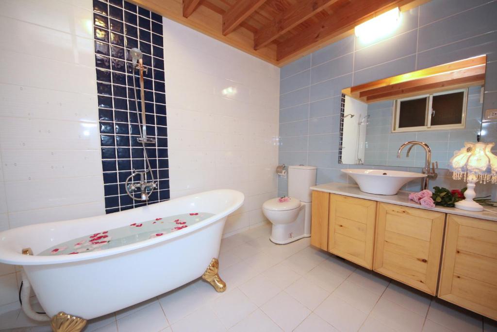 Green Forest Villa room 6